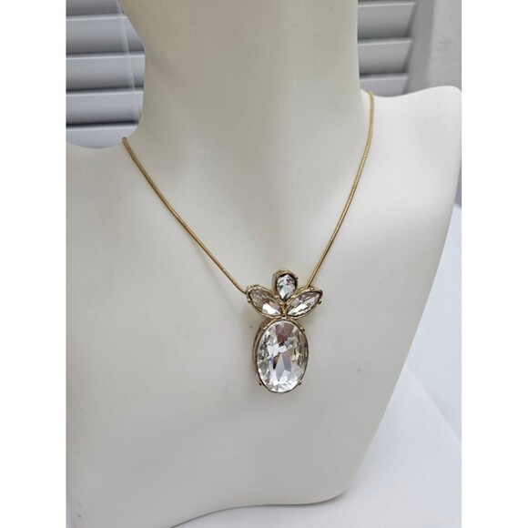 Vintage Golden Tone Metal Large Pear Shaped Rhinestone Bow Pendant Necklace. - Picture 2 of 6